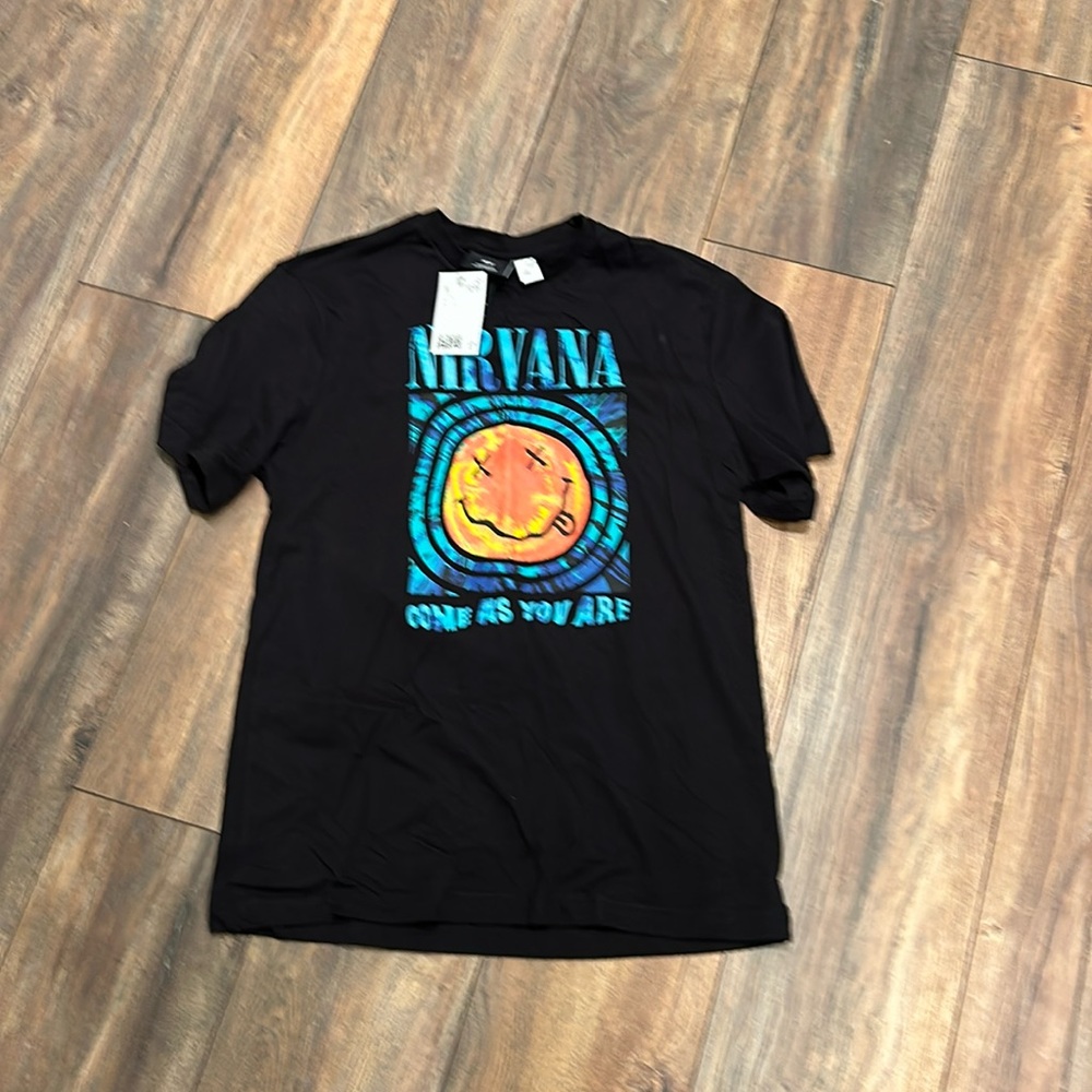 Men’s h and m nirvana shirt
